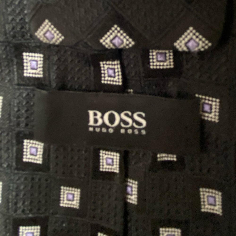 Hugo Boss men’s tie Black&Purple tiny squares New without Tags.On Sale Now 🎁